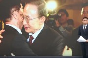安吉李明博、朴槿惠给金文洙打气 鼓励其争取赢得韩国大选