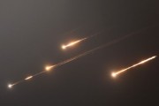安吉伊朗以导弹齐射回应以色列的大规模袭击